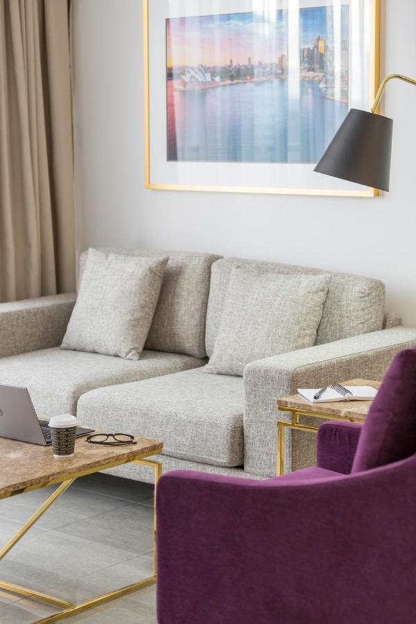 เมอริตัน สวีท พิตต์ สตรีท Hotel ซิดนีย์ ภายนอก รูปภาพ A sofa